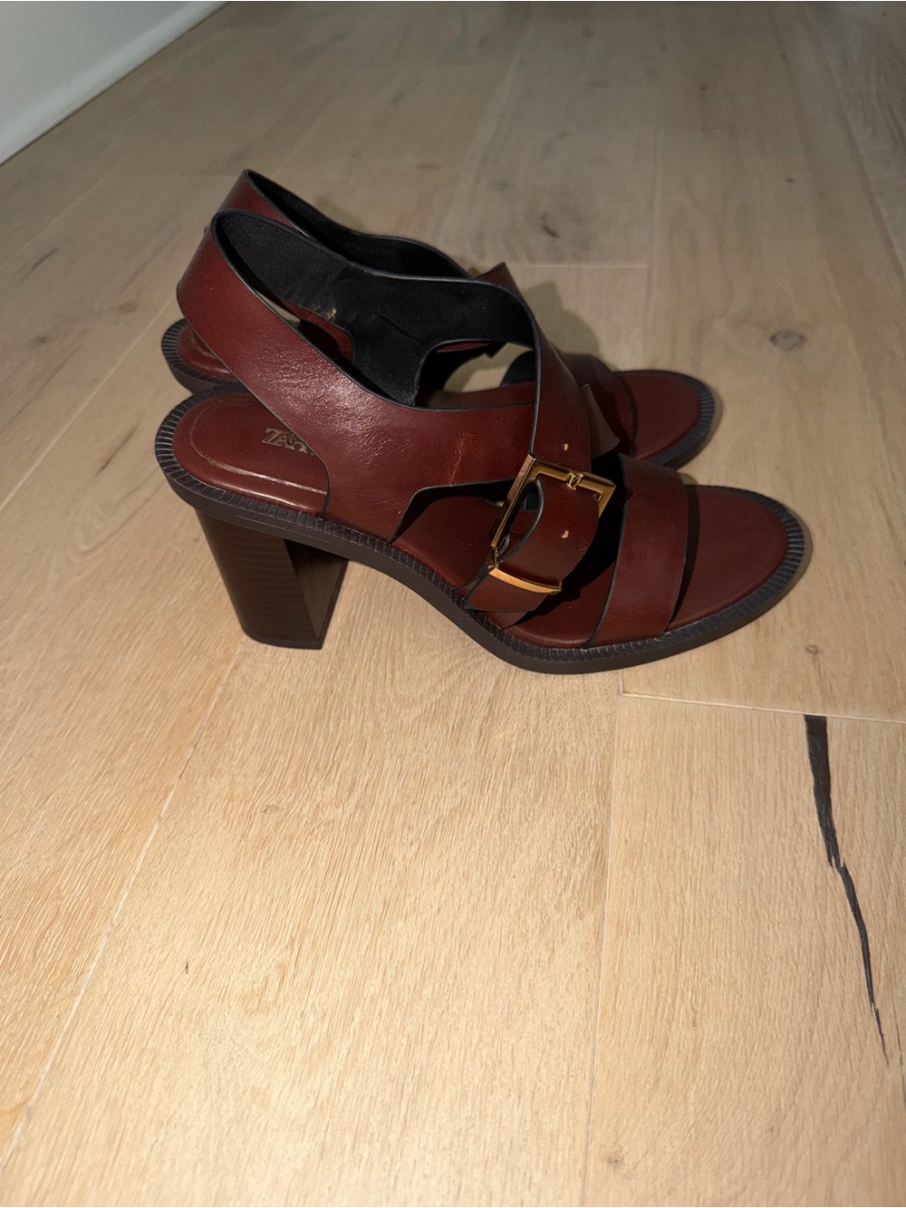Zara Brown Leather Cross-Strap Women’s Sandals with Buckle - Picture 2 of 3
